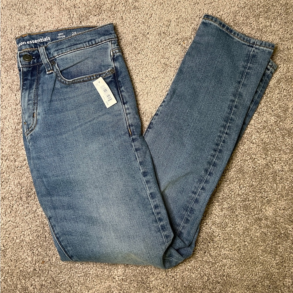 BNWT 28/30 jeans slim fit medium wash . NEVER WORN